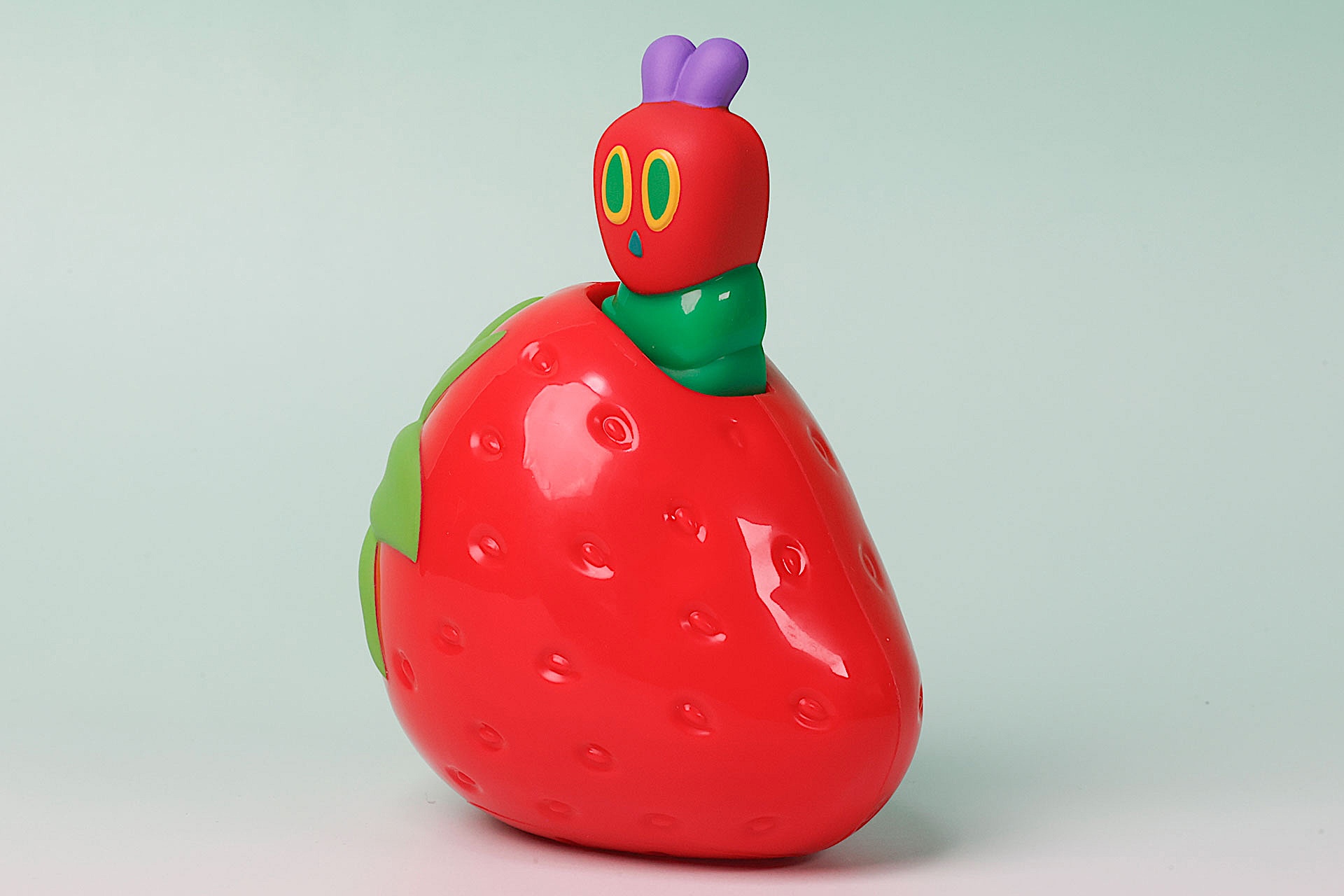 はらぺこあおむしが顔を出している