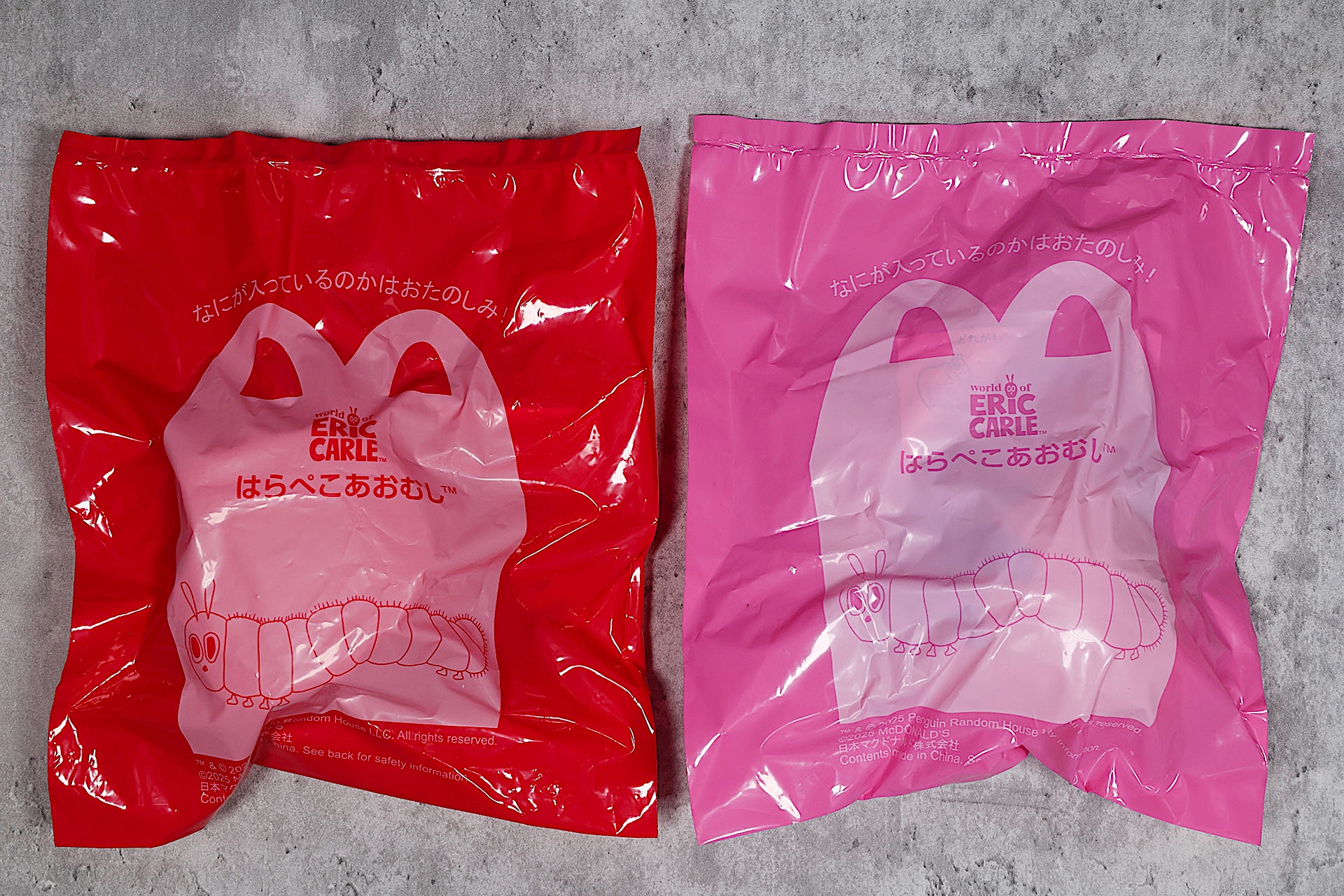 こちらが今回のおもちゃ袋だ。濃いピンク色が第1弾で薄いピンク色が第2弾