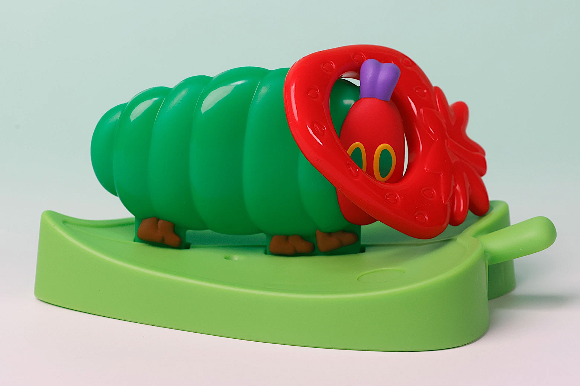 このように、りんごやいちごのパーツを投げて引っかけてみよう