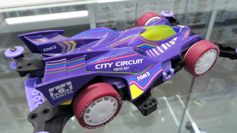 ボディにはテーマである「CITY CIRCUIT TOKYO BAY」の文字のステッカーが用意されている