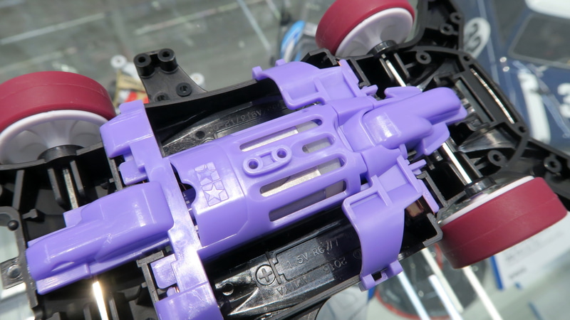 MSシャーシのモノコック・エアロ型。重心の低さに加え気流を意識したシャーシデザインが特徴