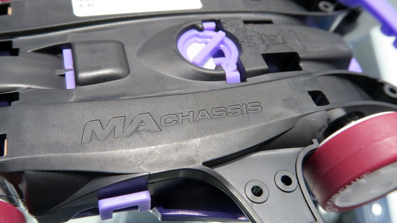 MSシャーシのモノコック・エアロ型。重心の低さに加え気流を意識したシャーシデザインが特徴