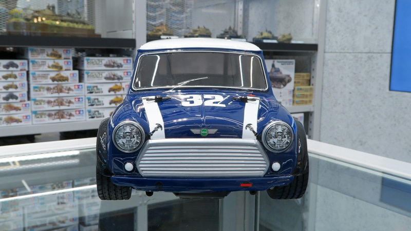 ミニ最大の特徴ともいえる丸目フェイス。グリルと相まってコミカルな感じのフェイスが実にかわいらしい