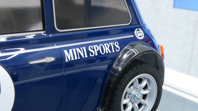 ハンドルやライトなど、細部はステッカーで再現