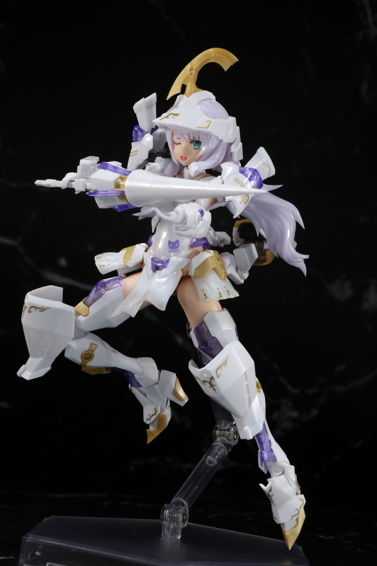 武器を構える動き