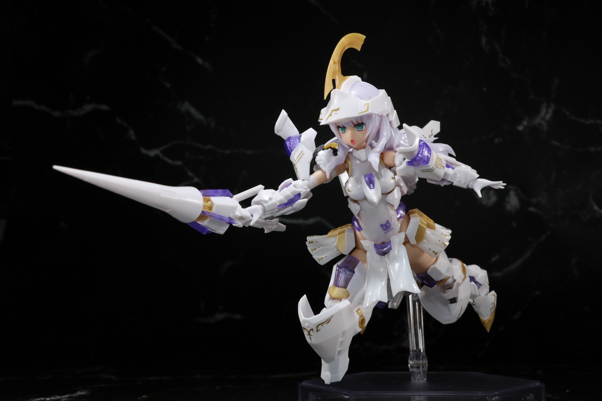 背部ユニットによる加速と「ヘイルラング」による鋭い刺突