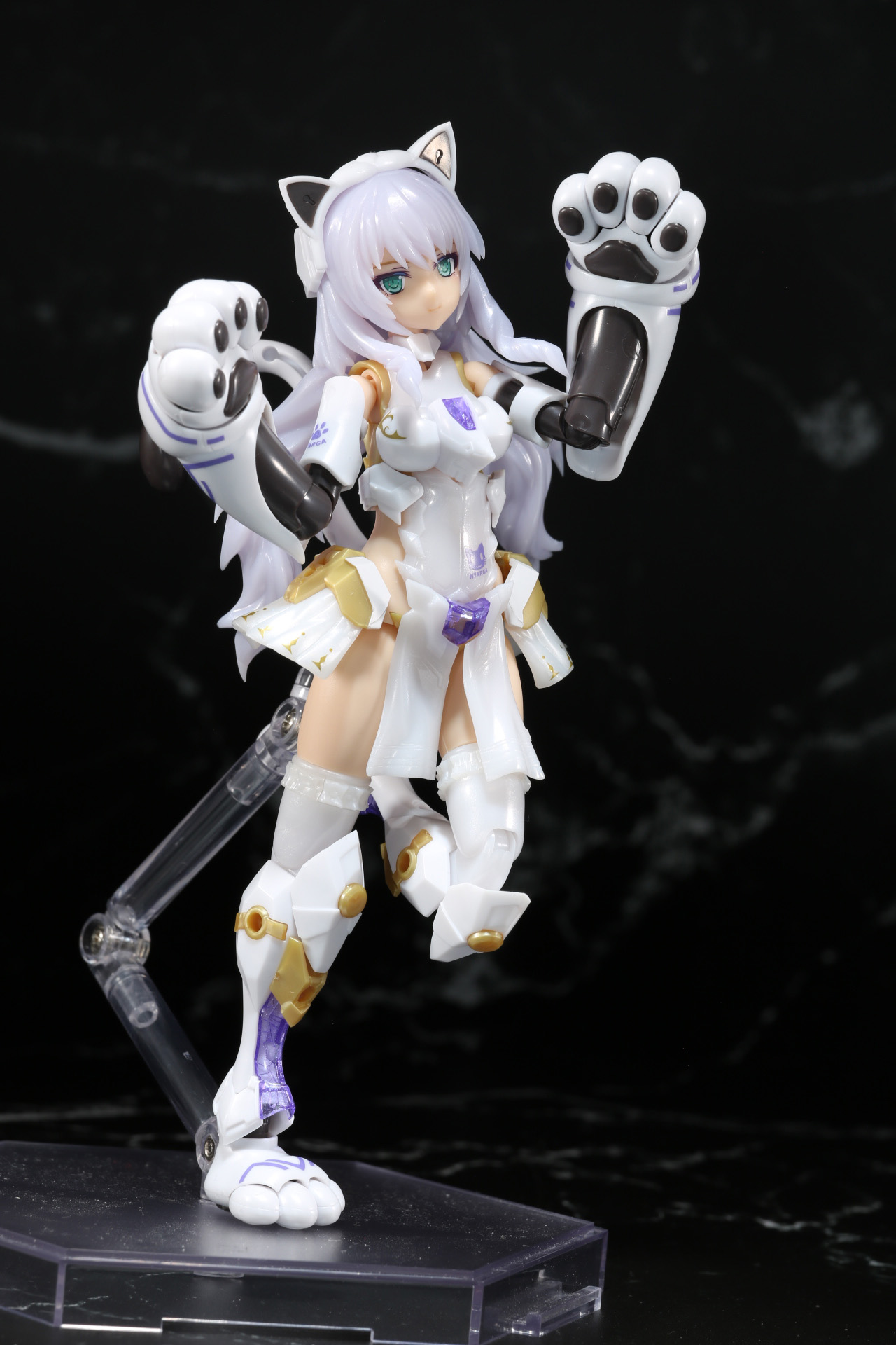 軽やかで可愛らしいポーズ