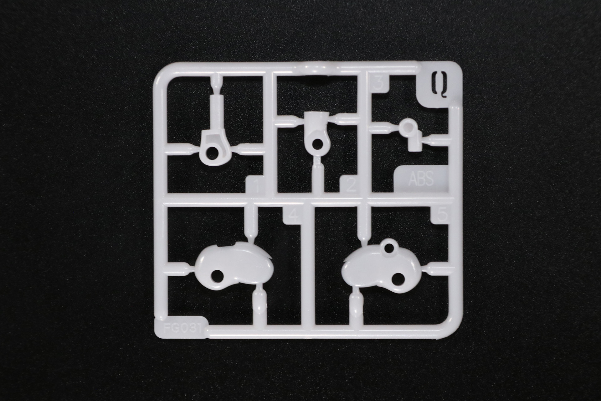 パーツQ×2、パーツR