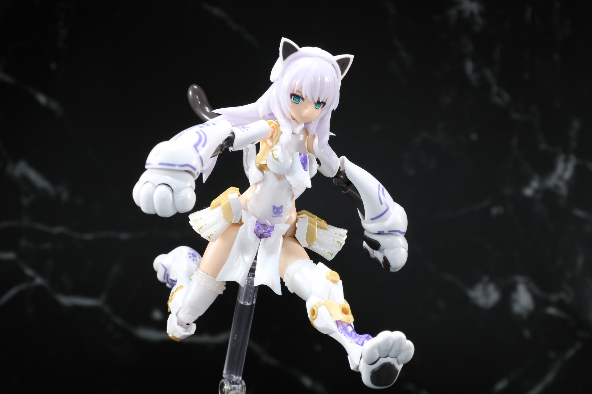 コミカルな走りポーズも可能