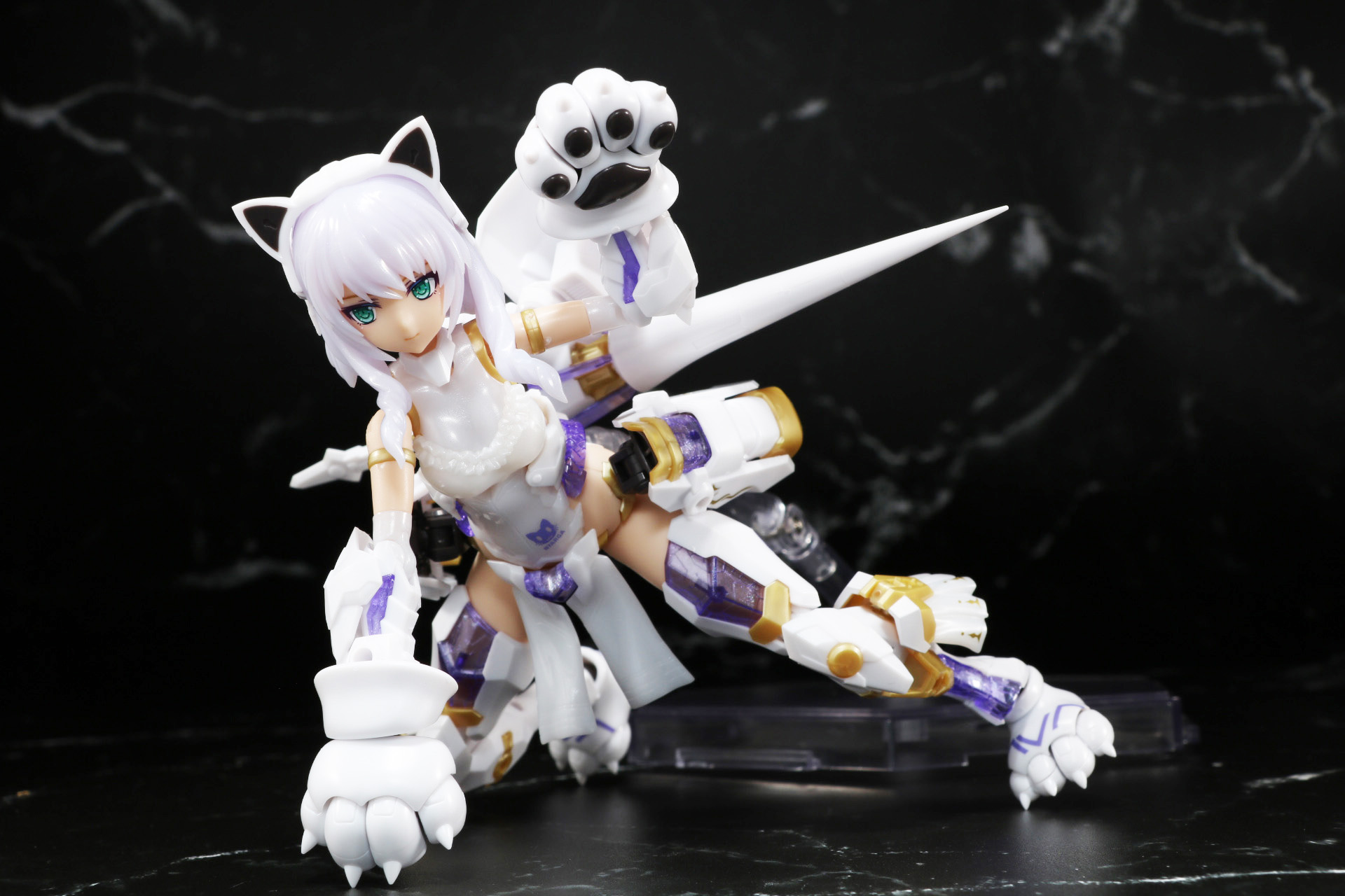 猫のように四つ足姿勢