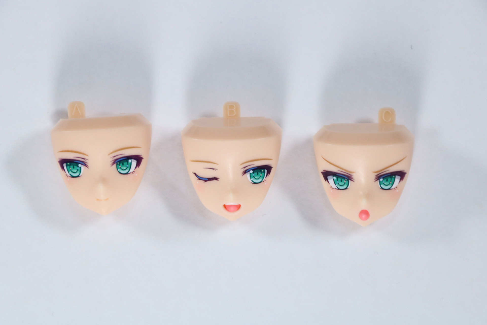 フェイスパーツ（3種）、取扱説明書（2種）