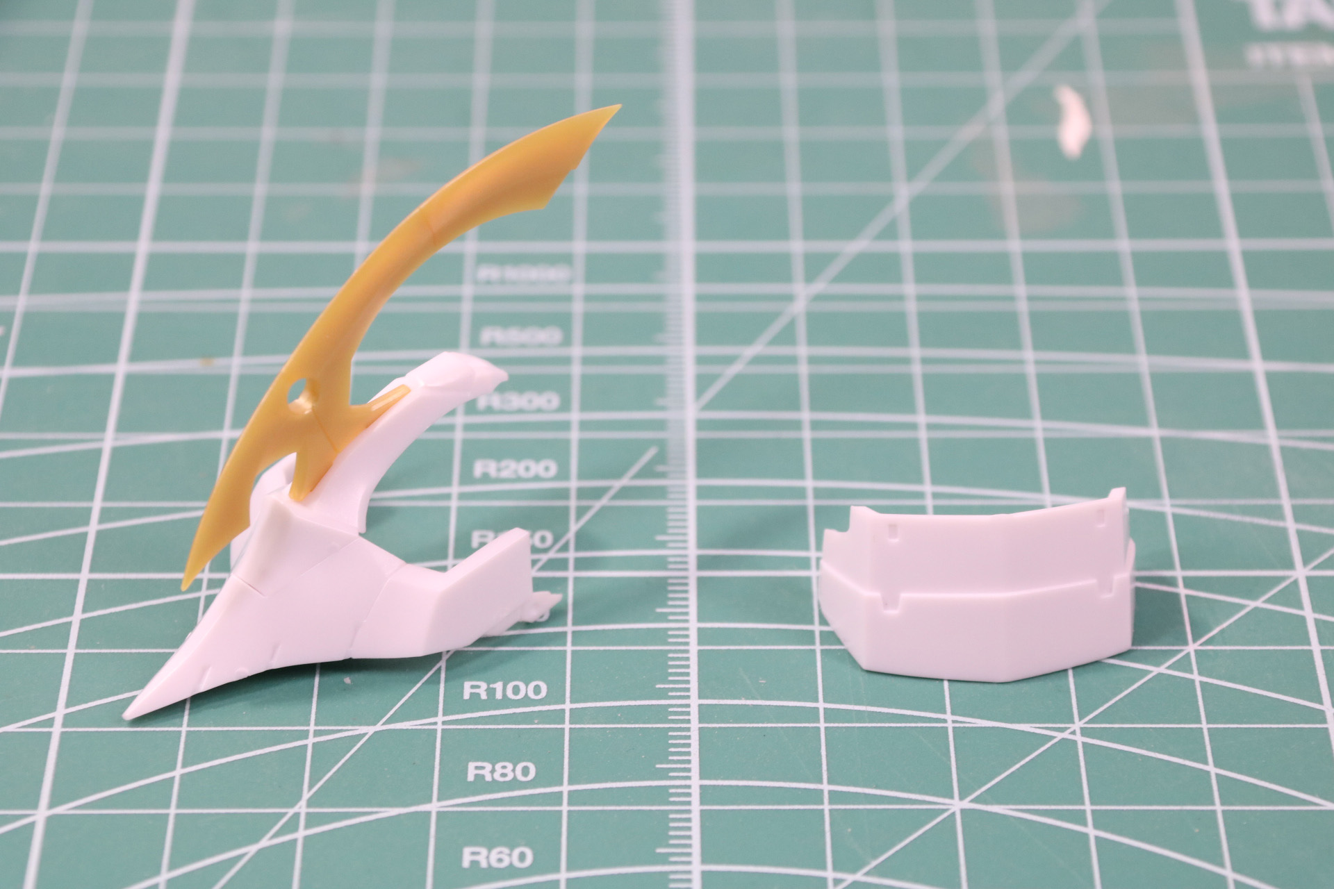 前髪のリボン、後頭部のアーマーを組み替え