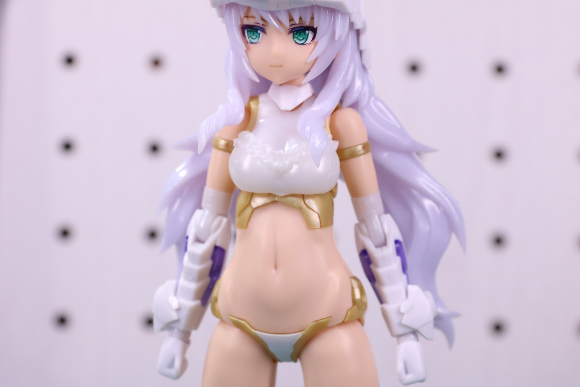 胸部、腹部、前掛けパーツを装着