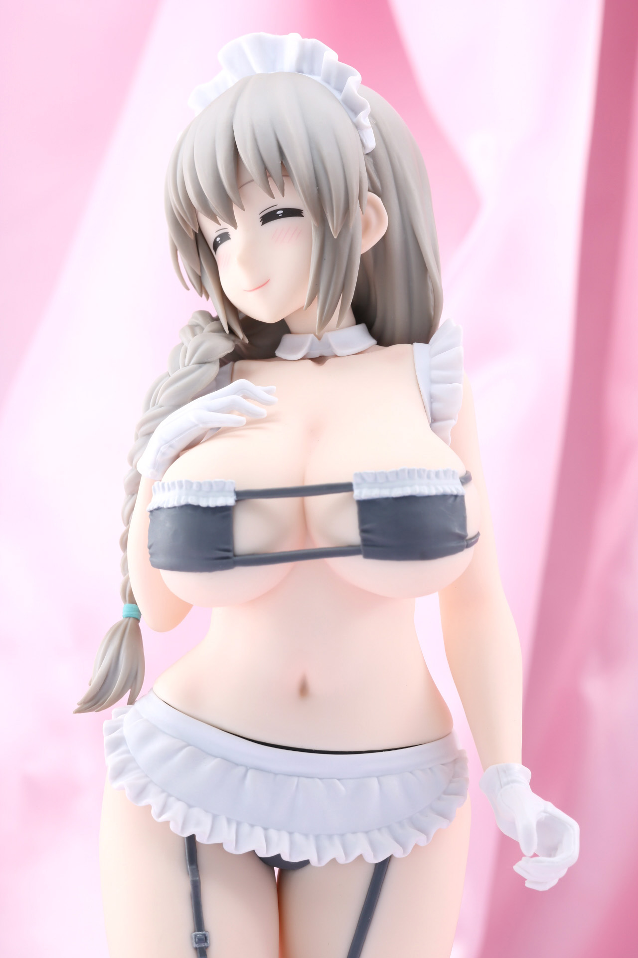 背中のラインも艶やかに表現