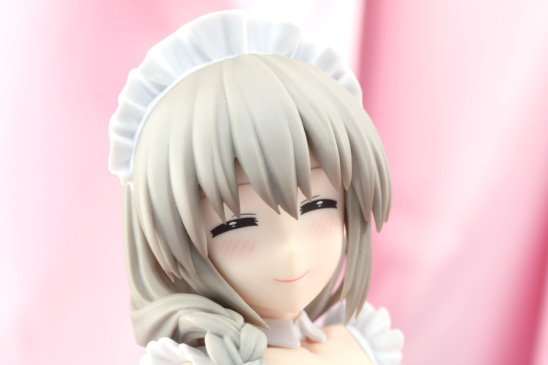 特徴的な細目の表情が再現されている