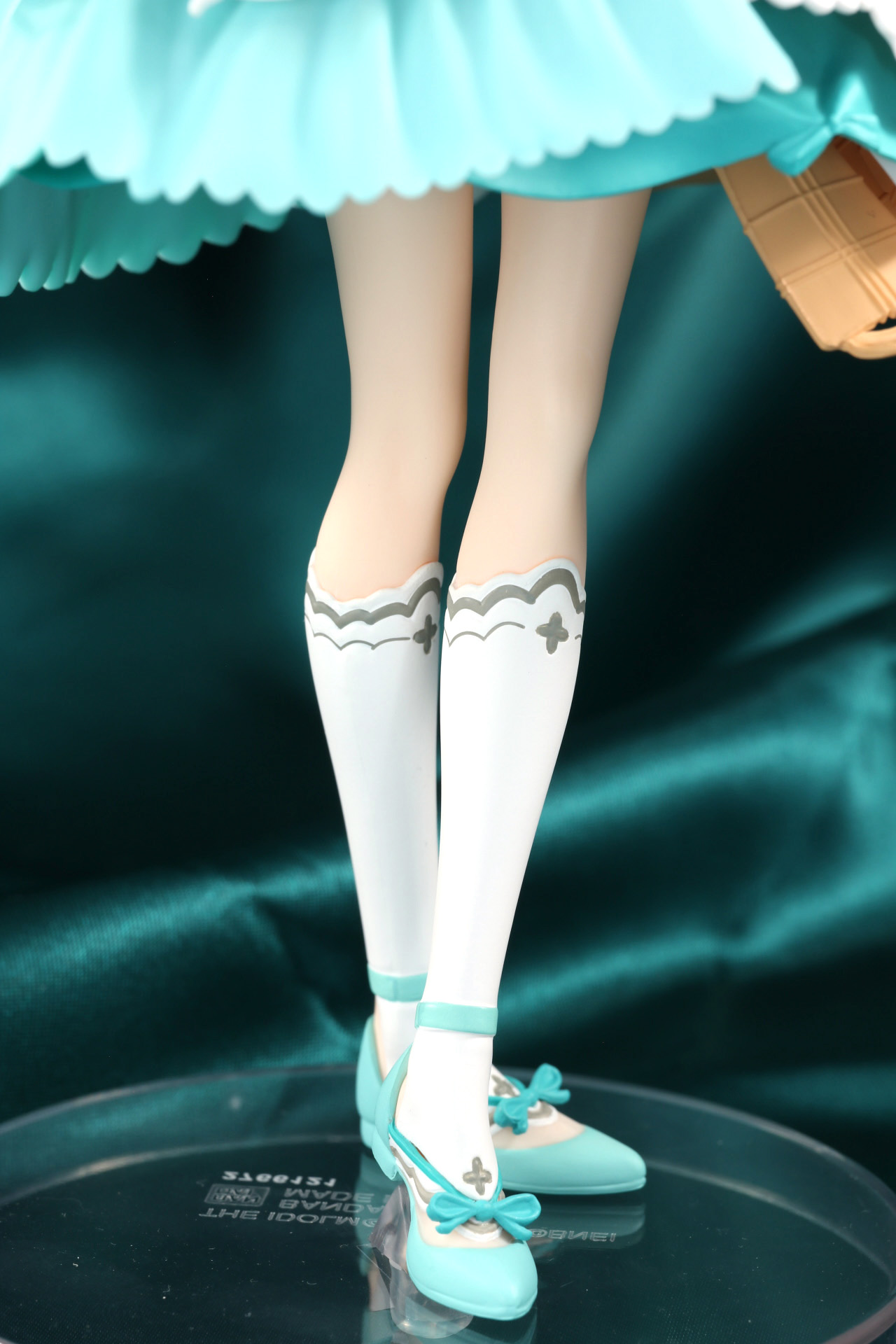 細い足もフィギュアで再現されている