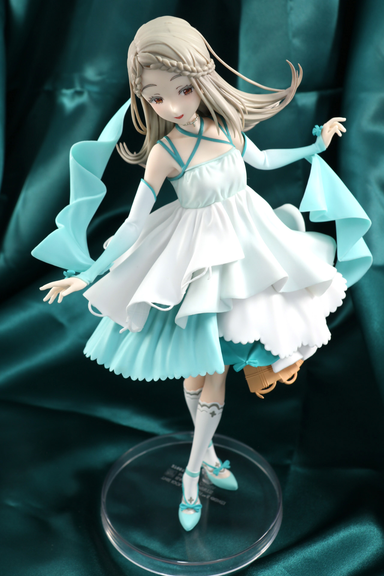 俯瞰から見ればスカートのボリュームがわかる