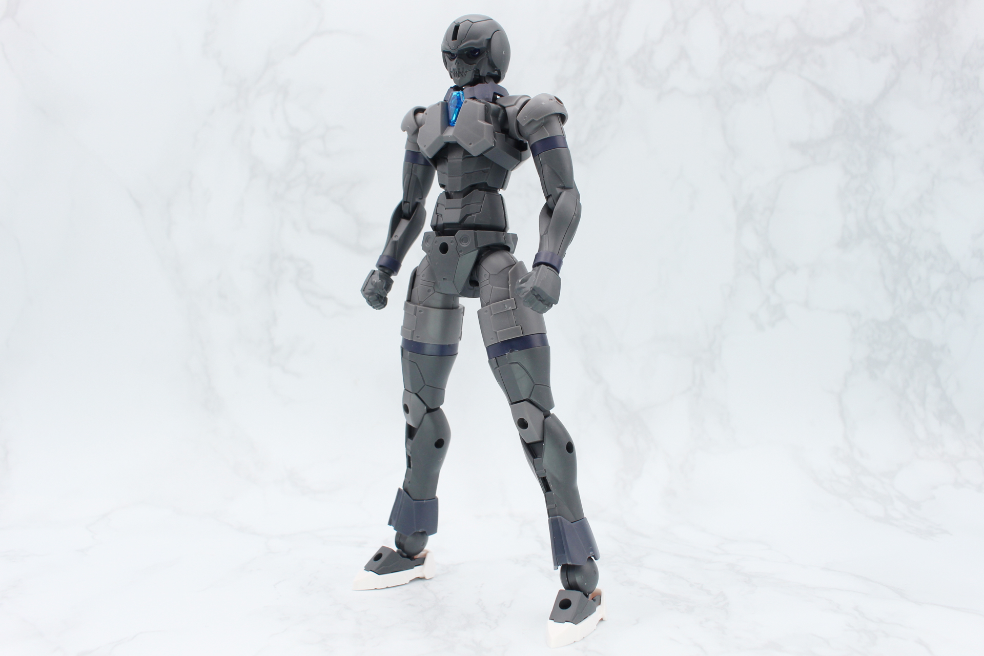 完成した各部を取り付けて、ローザンアサシンのシルエットが完成