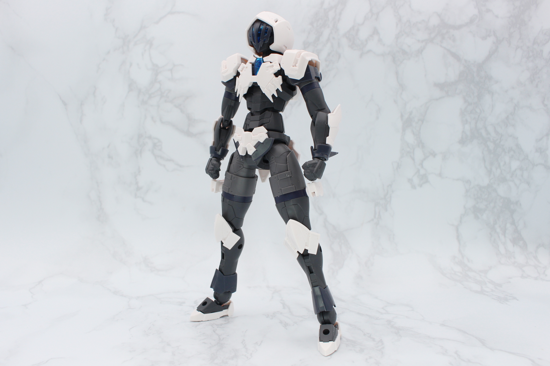 肩アーマーを被せてローザンアサシンの完成