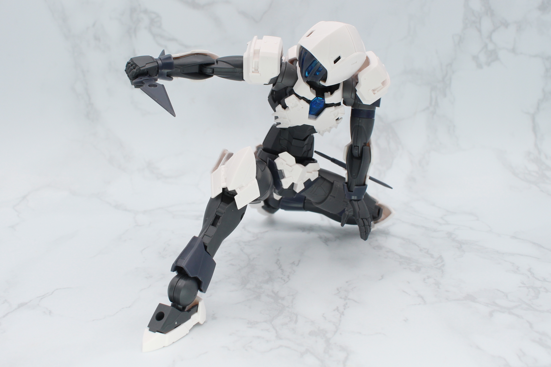 影に紛れて行動するアサシンのイメージから、RPGの忍者やシーフのようなアクションが似合う