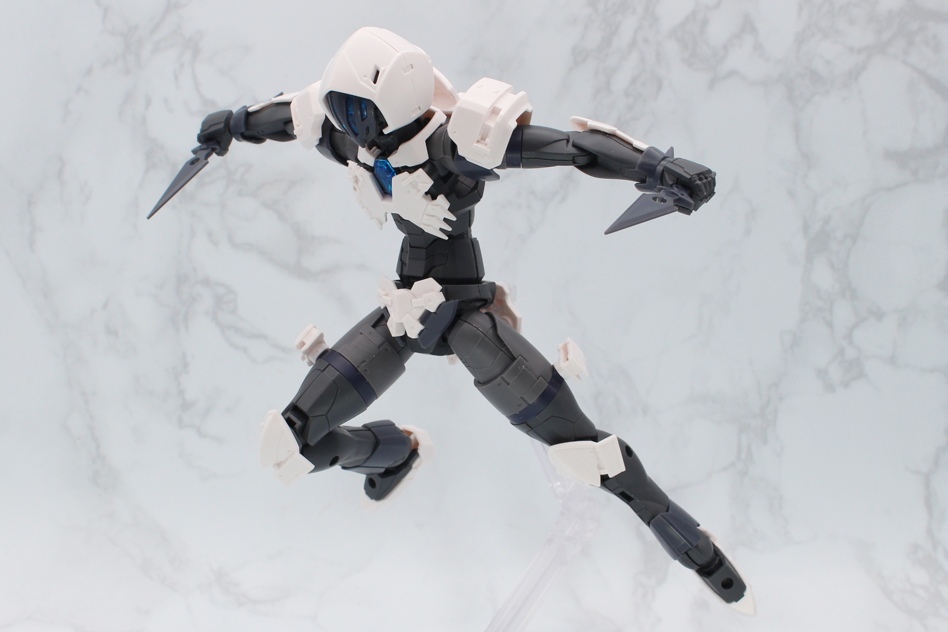 影に紛れて行動するアサシンのイメージから、RPGの忍者やシーフのようなアクションが似合う