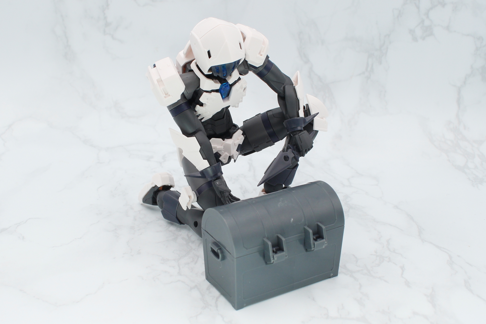 「30MF アイテムショップ1 (ナイトオプション)」の宝箱を使用した宝箱の解錠シーンを再現