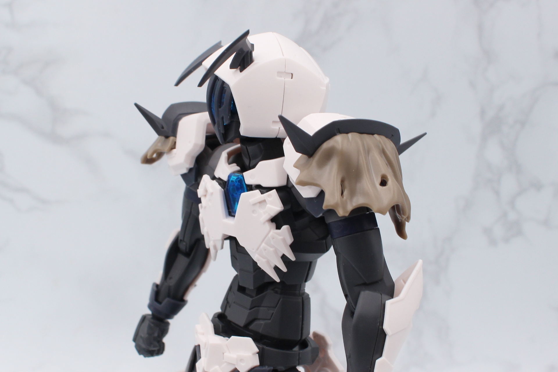 鋭いパーツが各所に取り付けられ攻撃力が増したイメージ