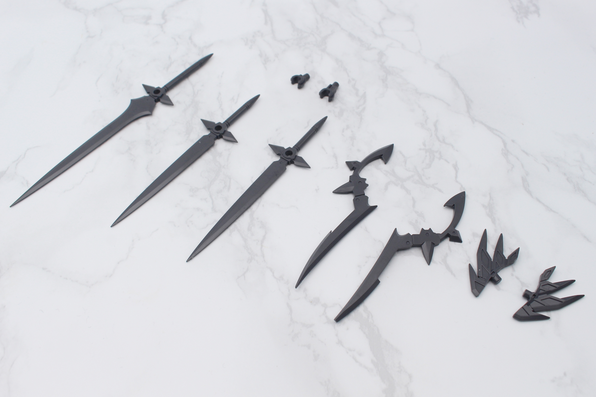 武器は4種類。右の2つのパーツは好きな場所に取り付けよう