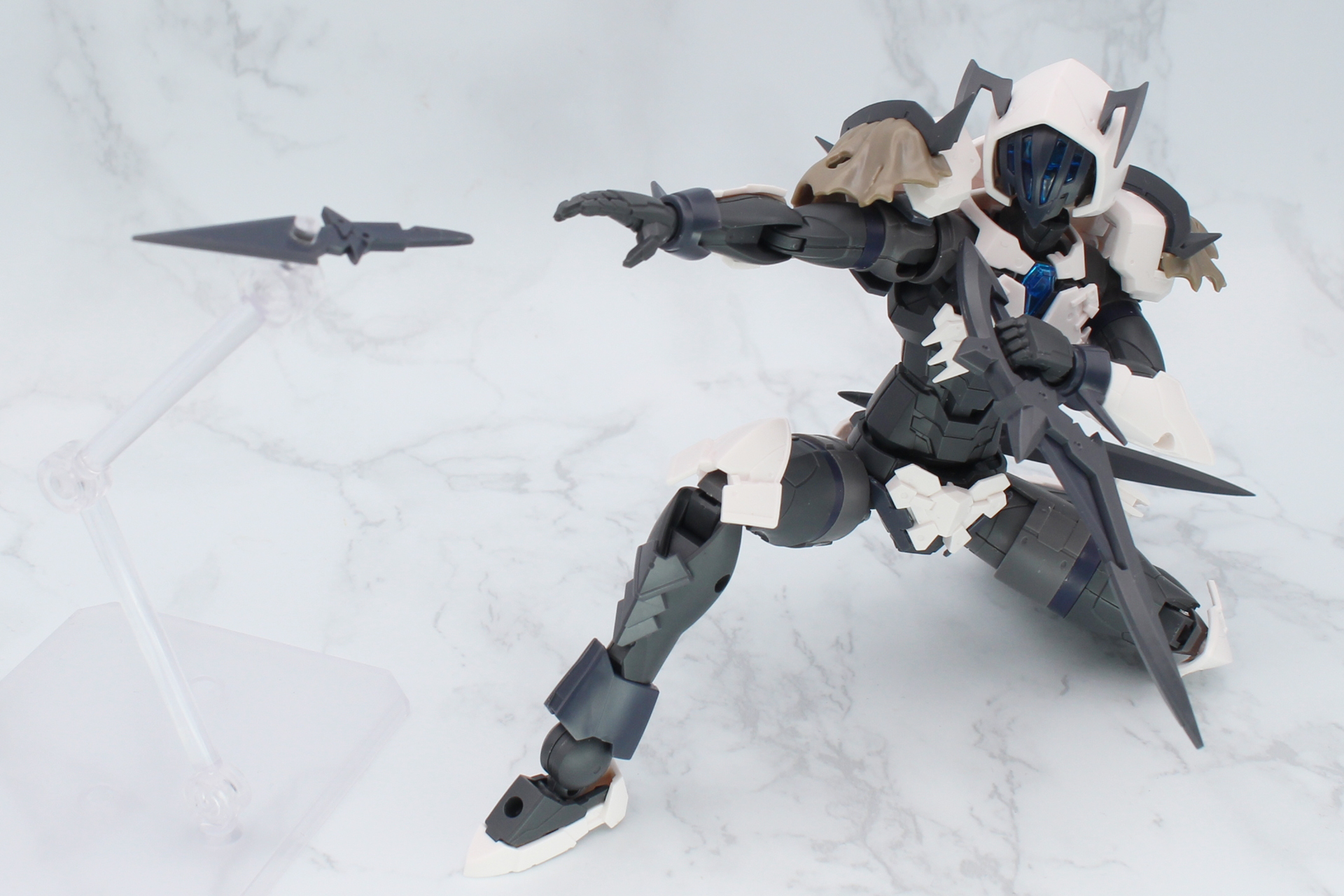 アクションベースを上手く使えばナイフ投擲のアクションも可能だ