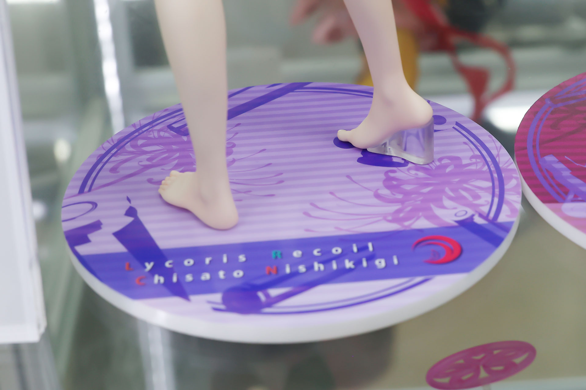 台座部分には千束の名前が書かれている