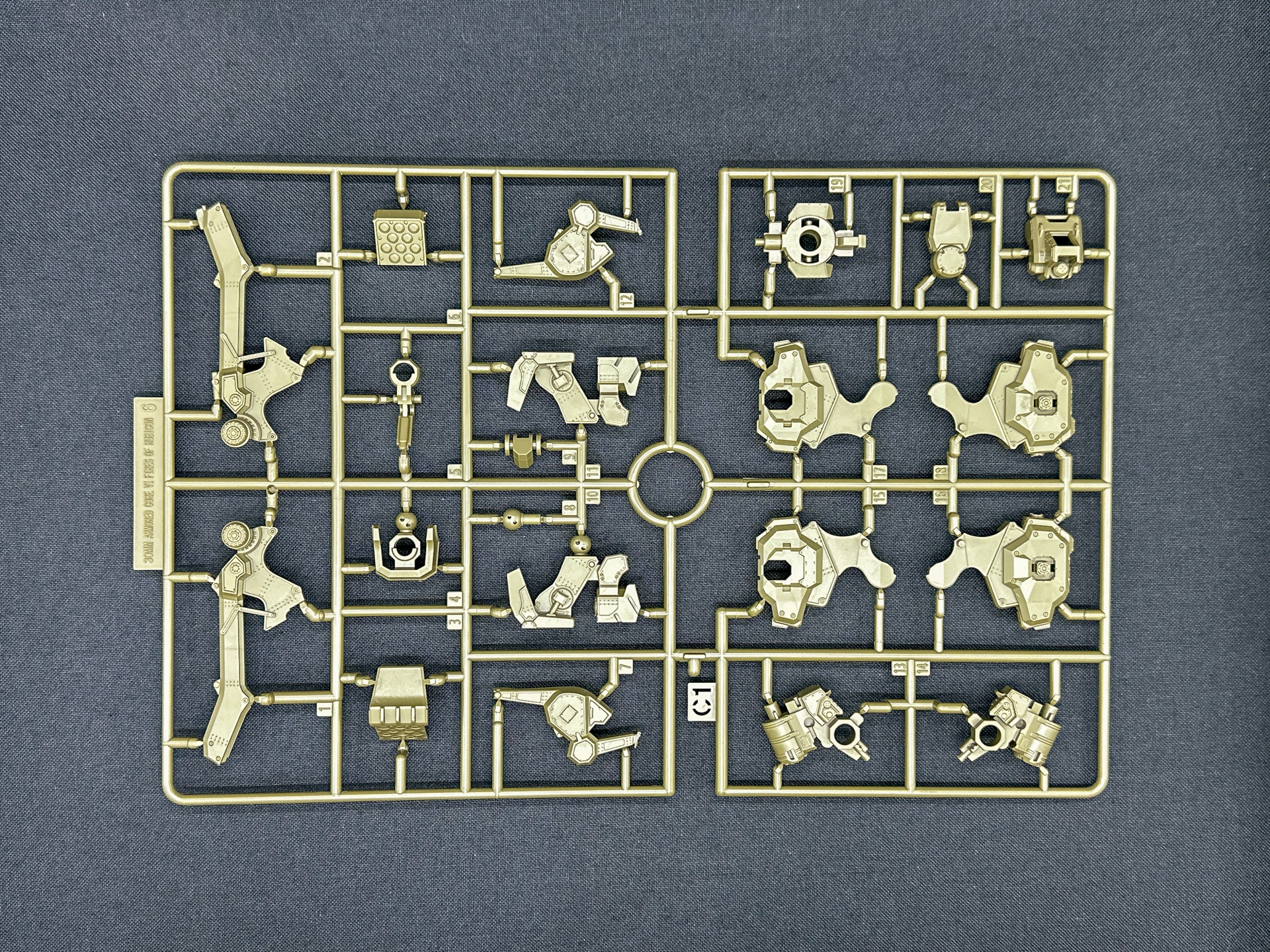 C1ランナーは脚部のパーツを構成しています。