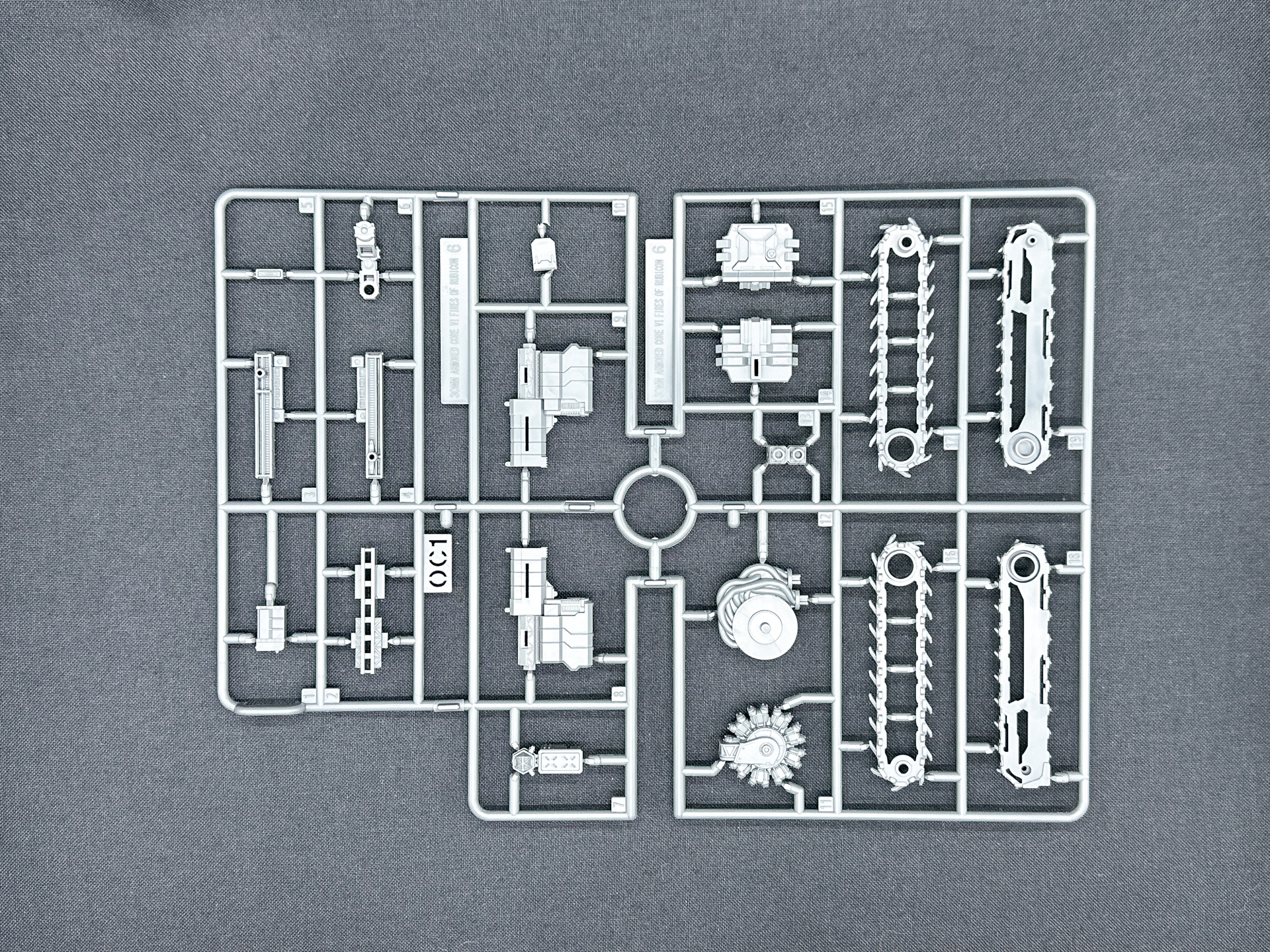 OC1ランナーは左腕部用チェーンソーと右肩部用分裂ミサイルが構成されています。