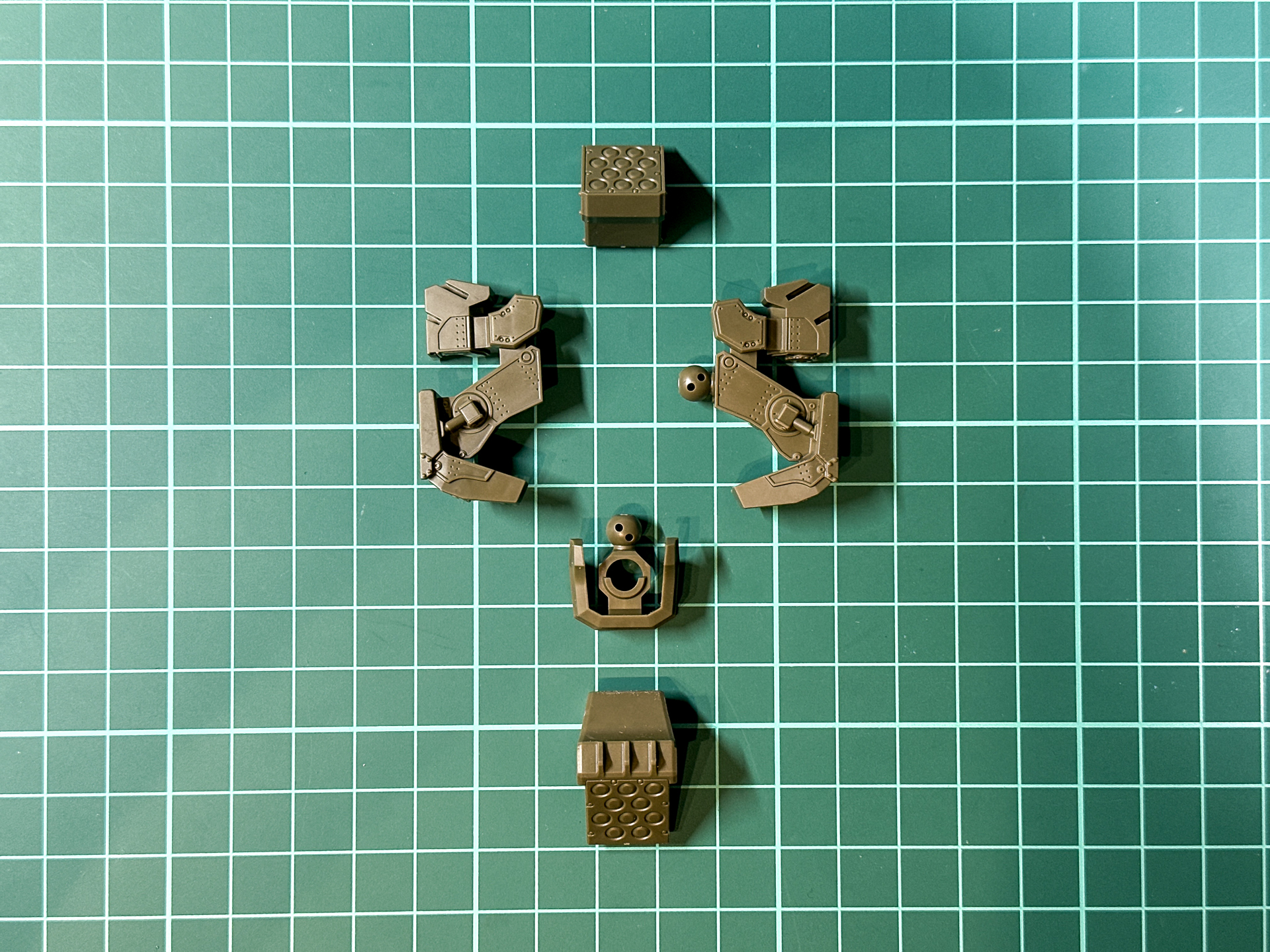 足部パーツは5パーツ構成であり、左右共通形状です。