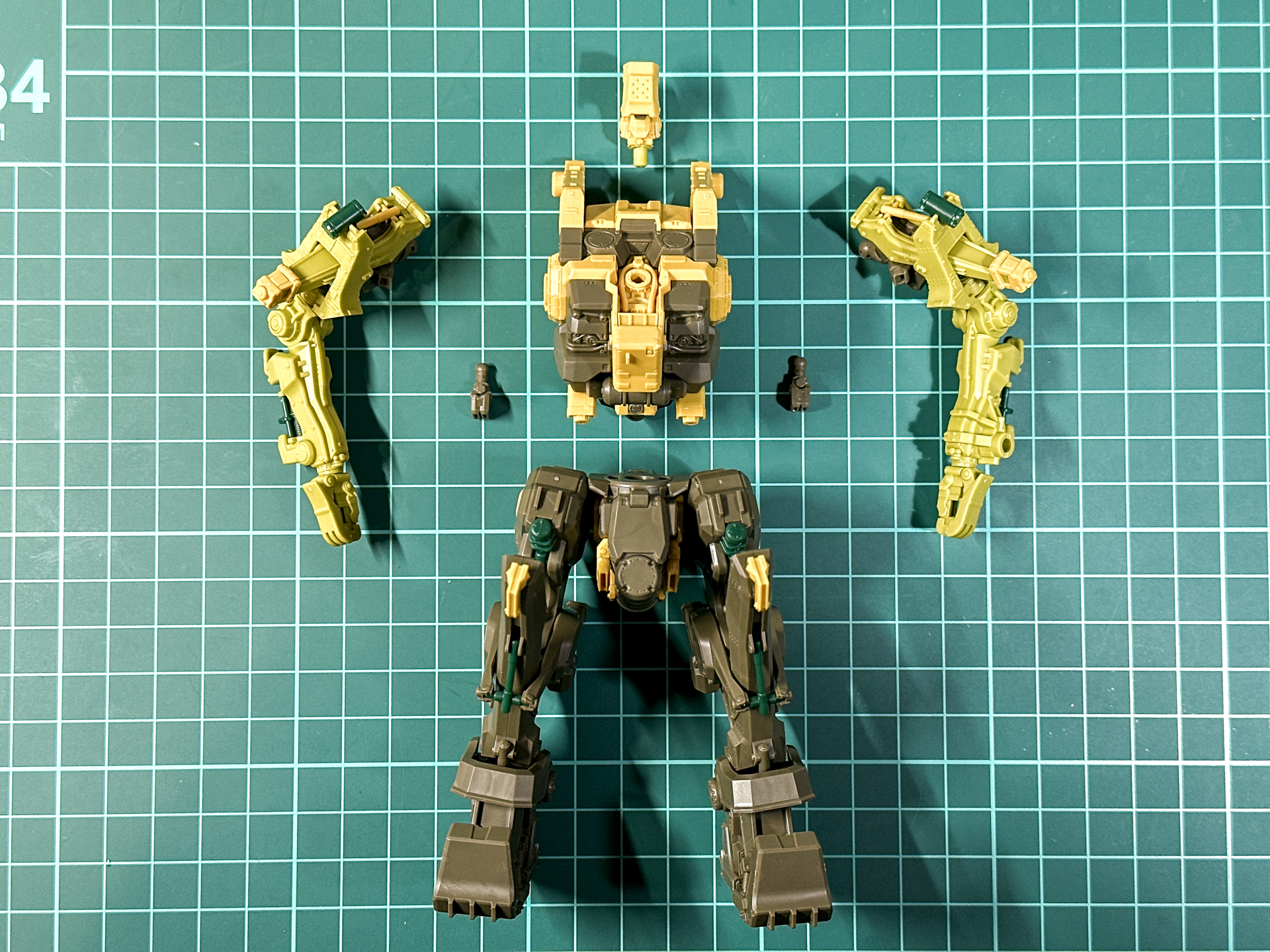 各部の接続はこれまでのキット同様に頭部は軸接続、その他はボールジョイントによる接続です。