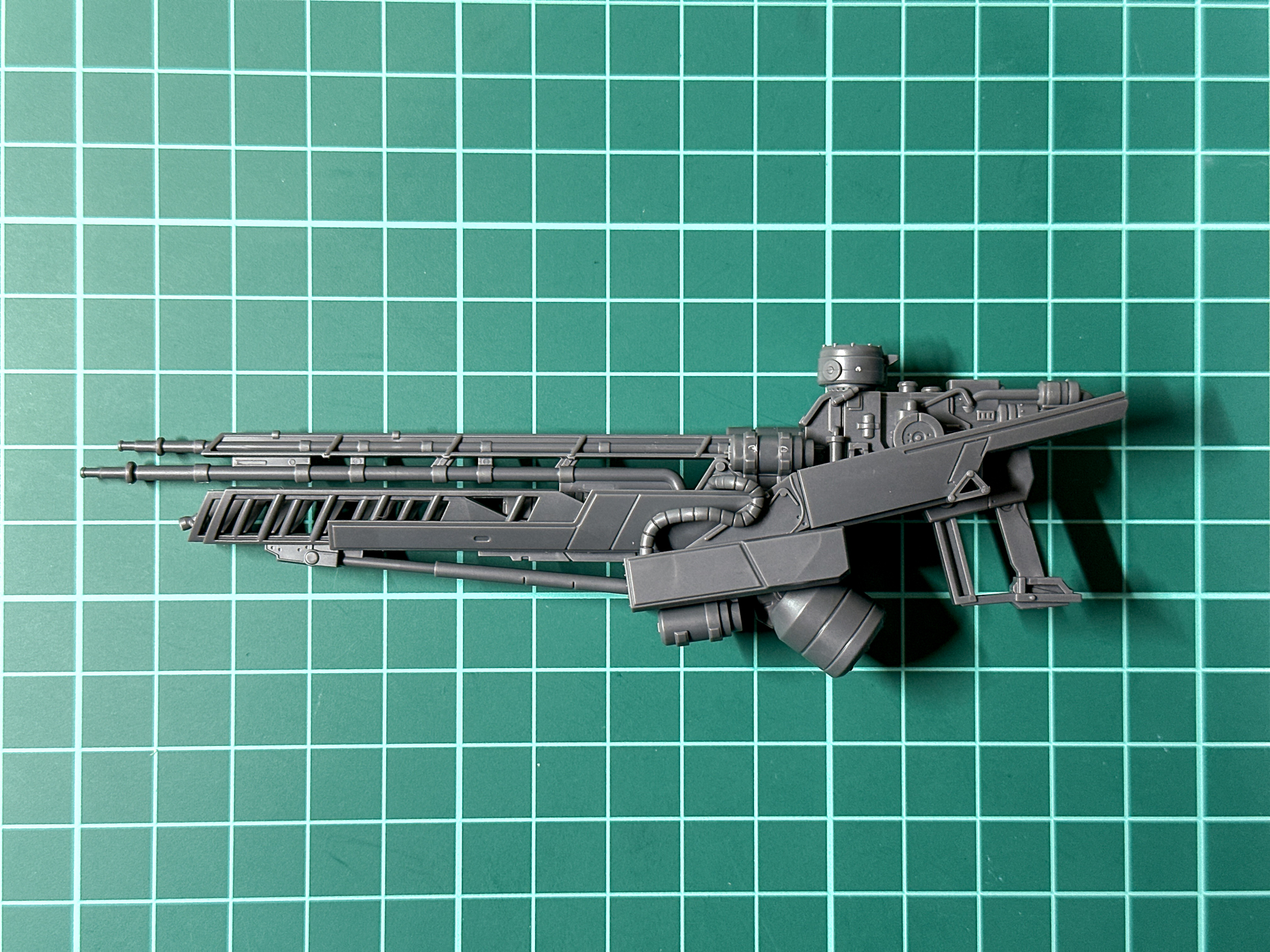 完成した火炎放射器。銃口部分の開孔は省略されています。