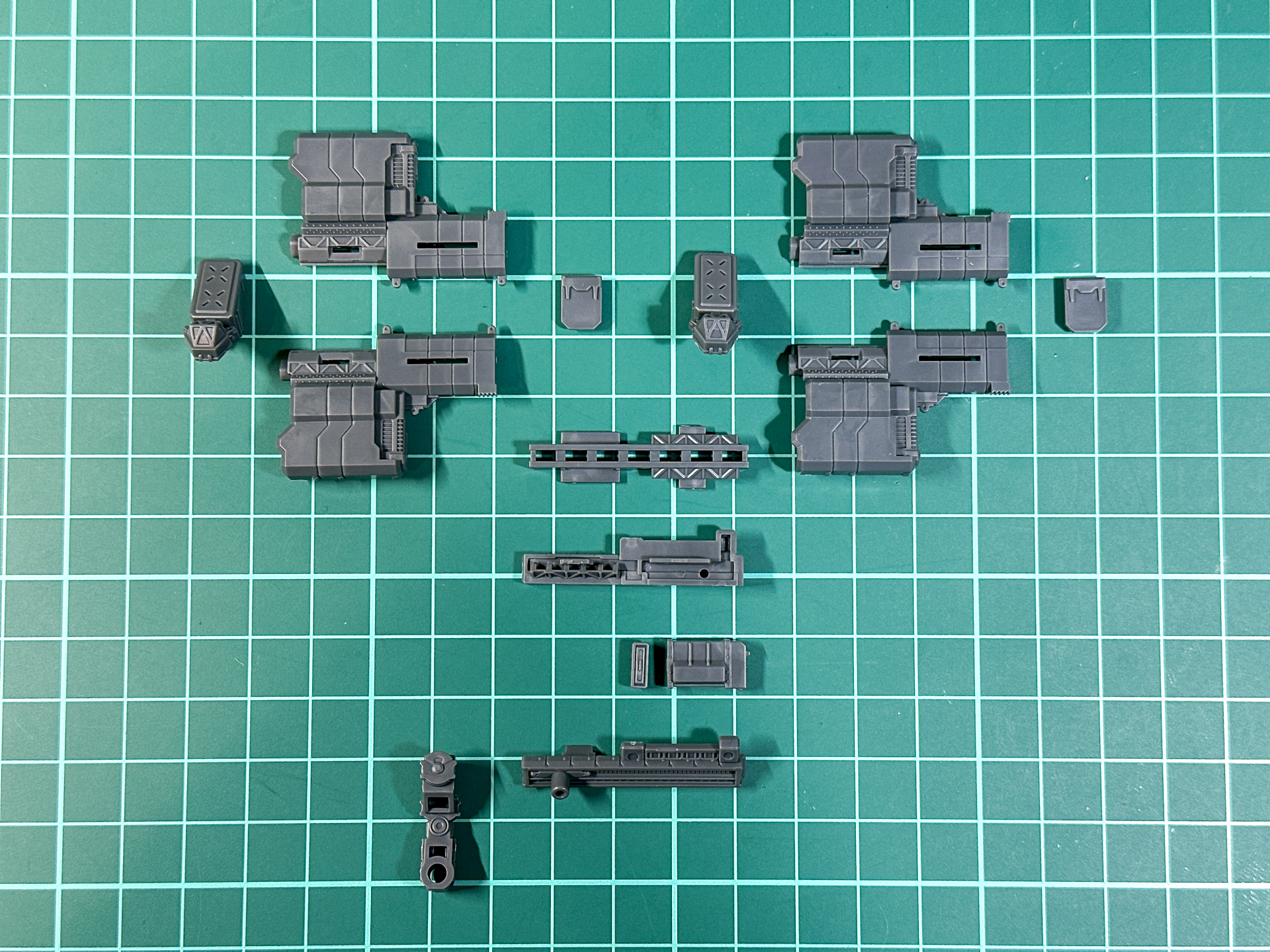 組み立て前の分裂ミサイル。全13パーツにて構成されます。