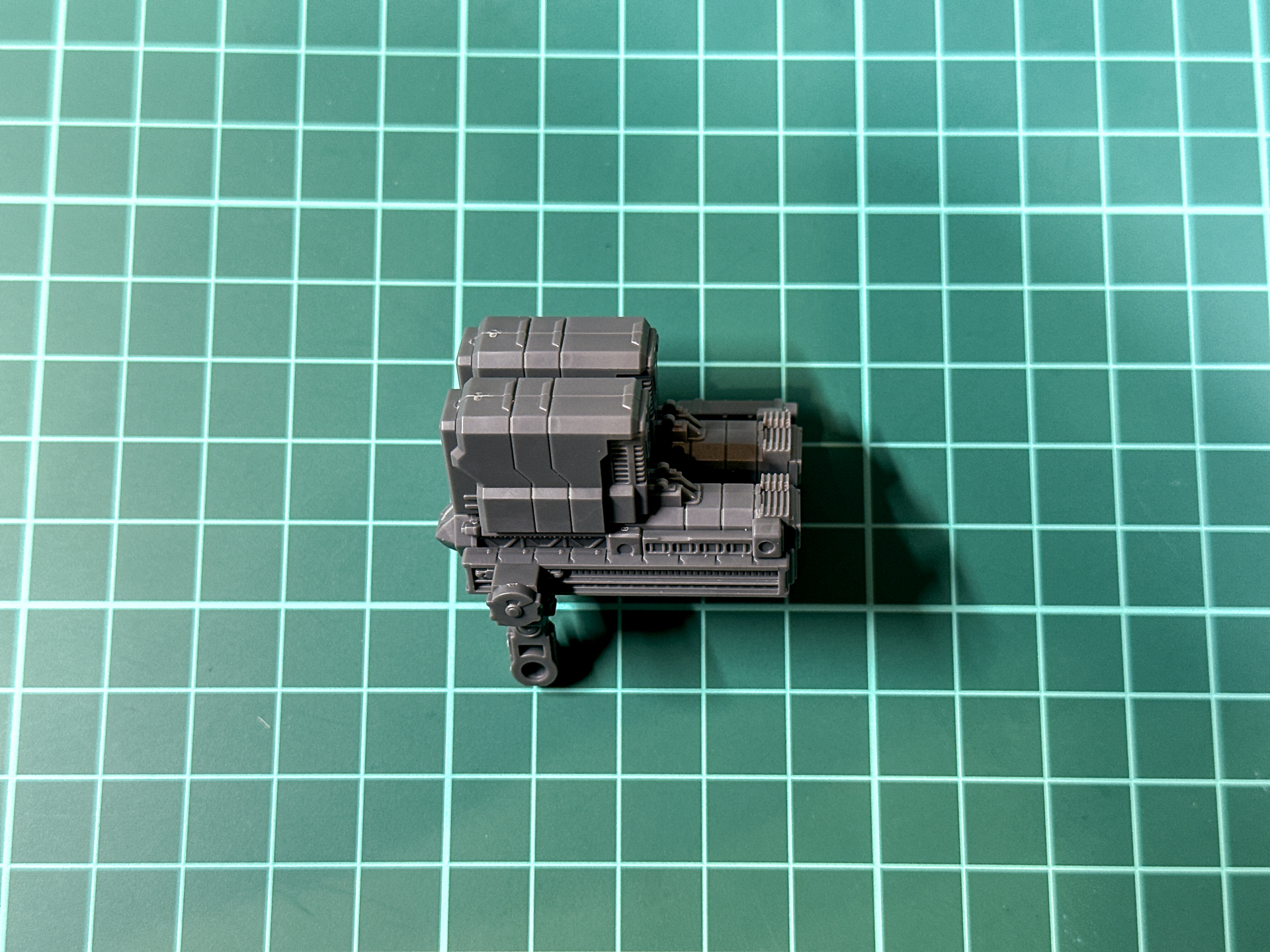 完成した分裂ミサイル。本キットでは右肩にのみ装備可能です。