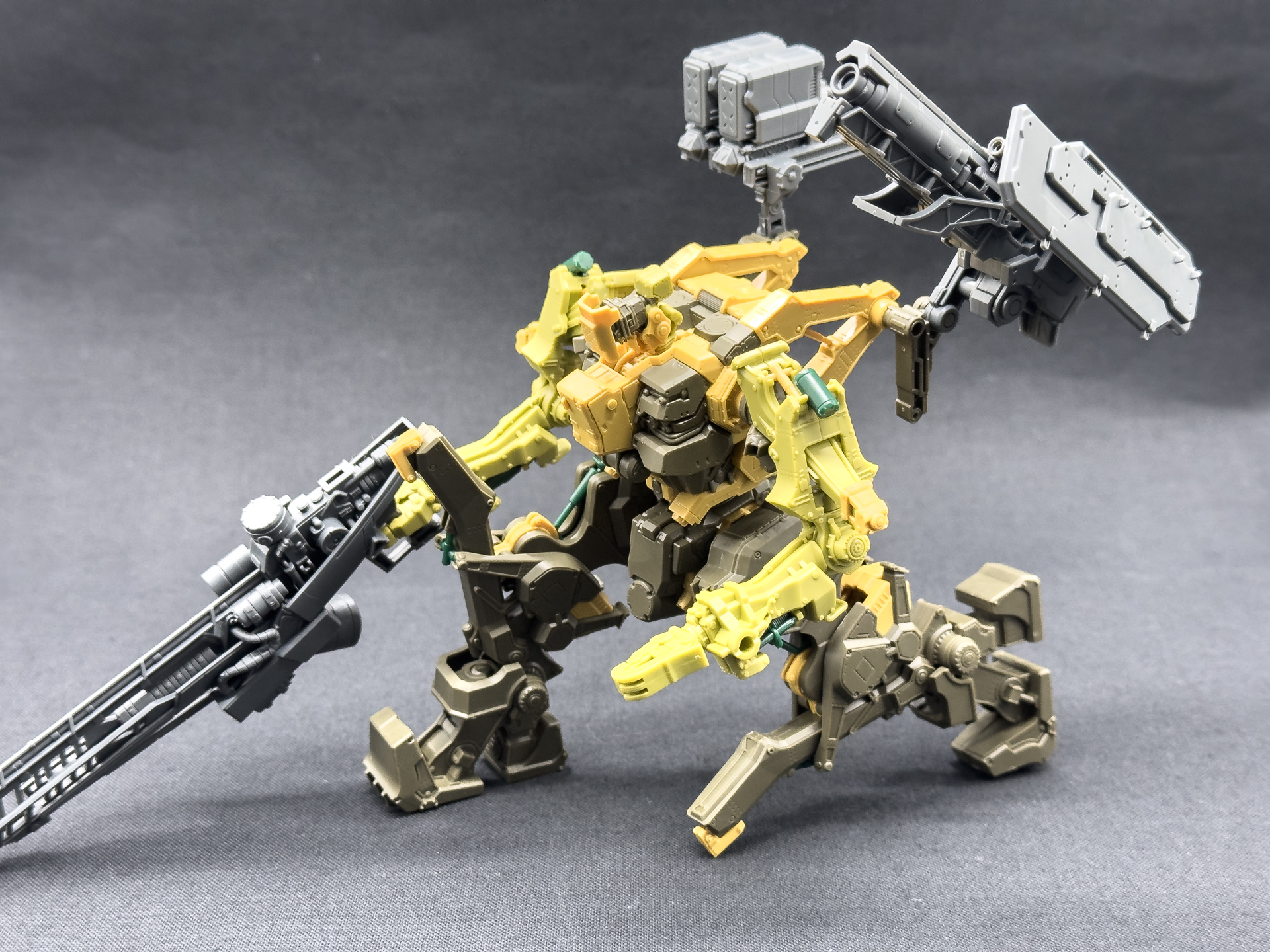 膝関節の突起を活用することで膝立ちのポージングにもできます。