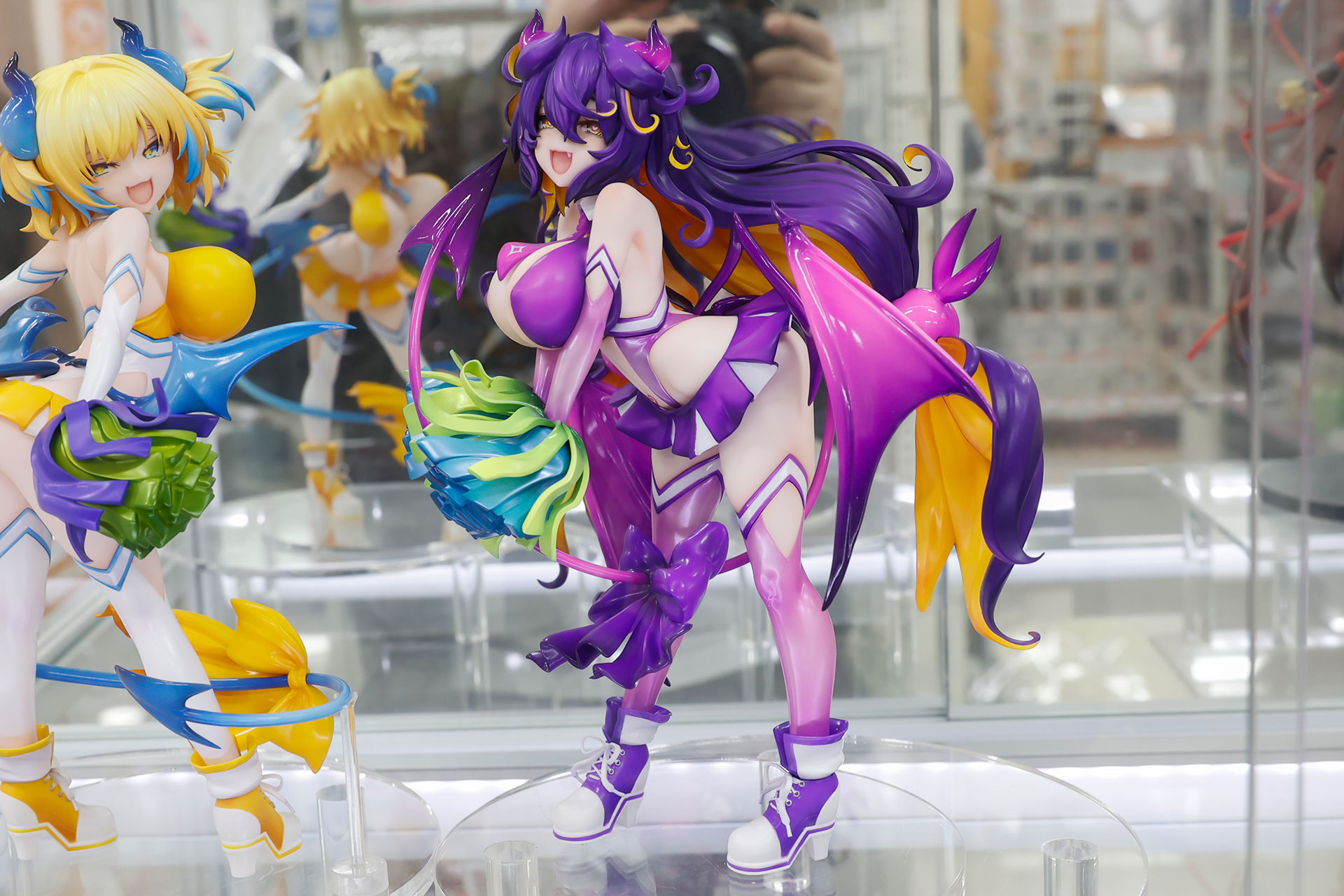 フィギュアの素材はPVCで、全高は約220mmだ