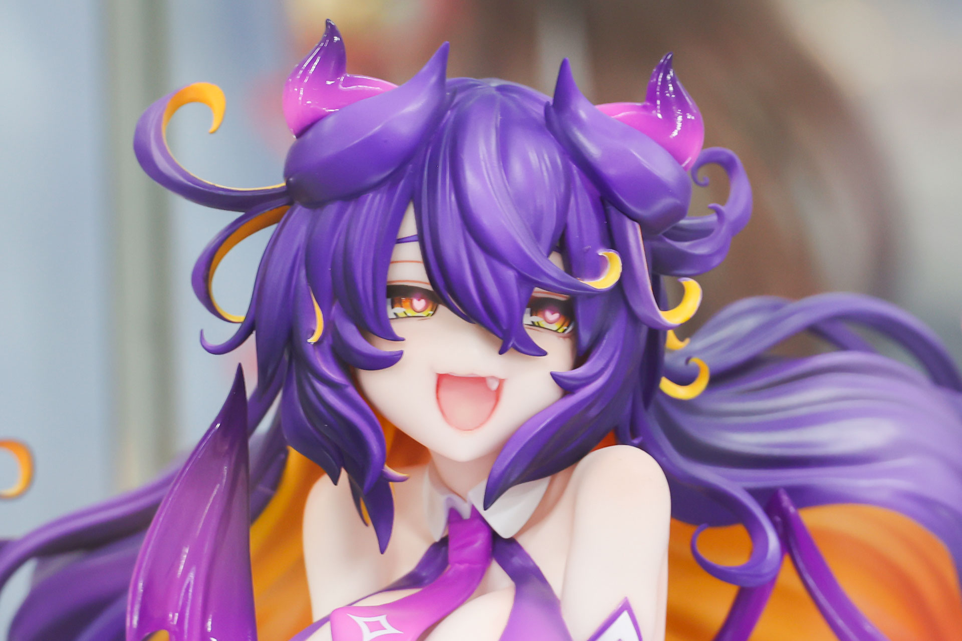 髪型もかなりユニークなスタイルになっている