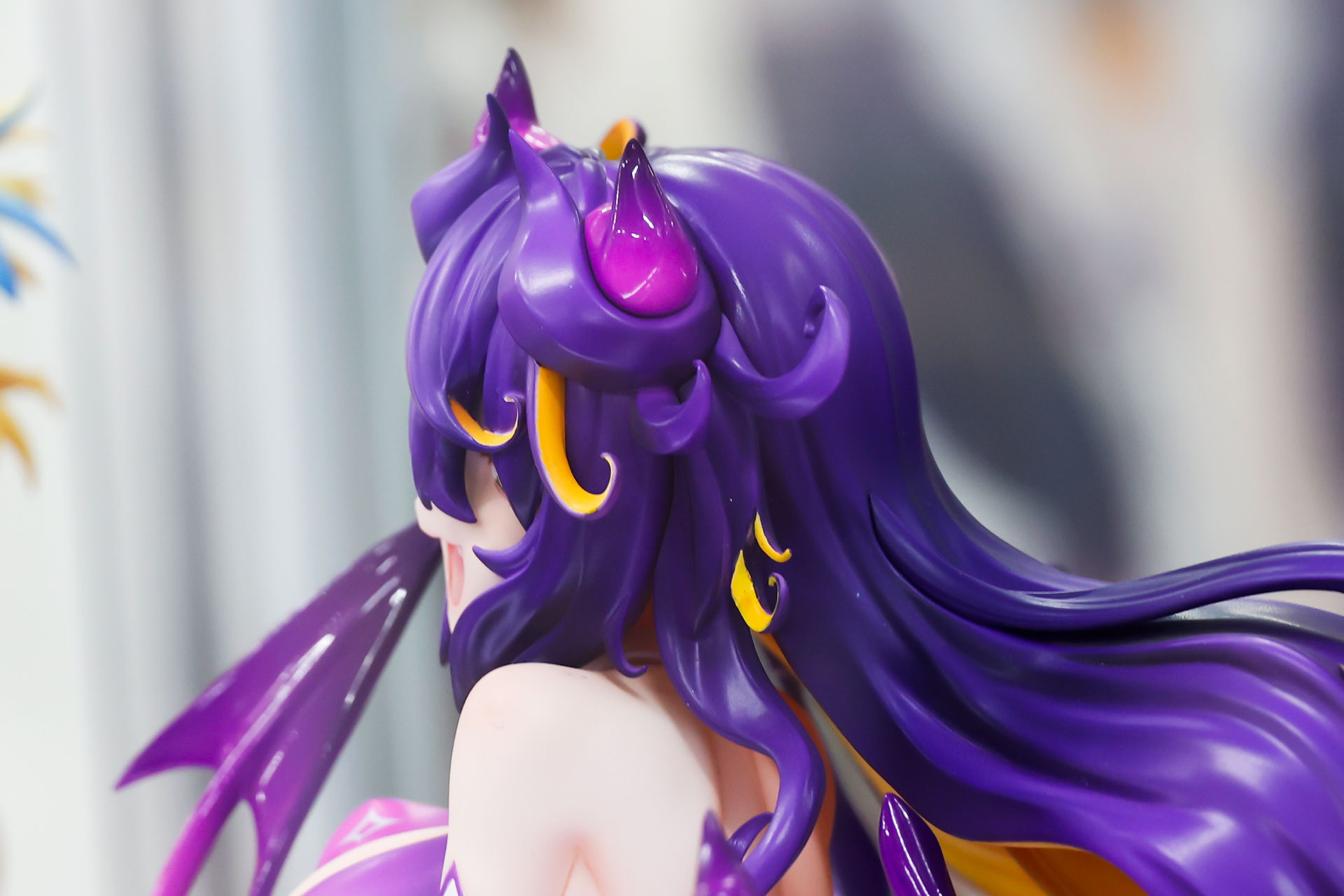 一部は黄色いポイントカラーが入れられている