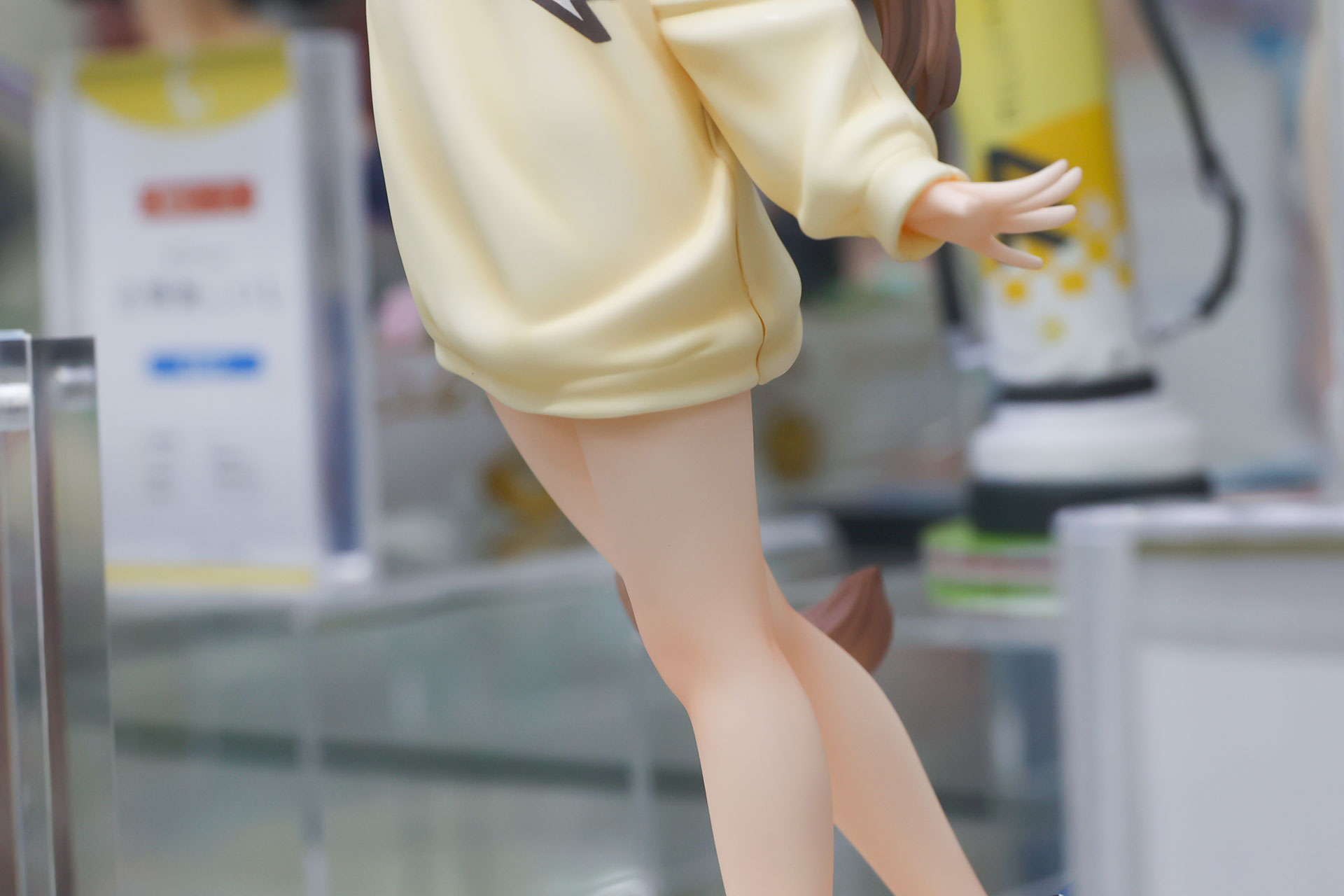 白い脚が美しい