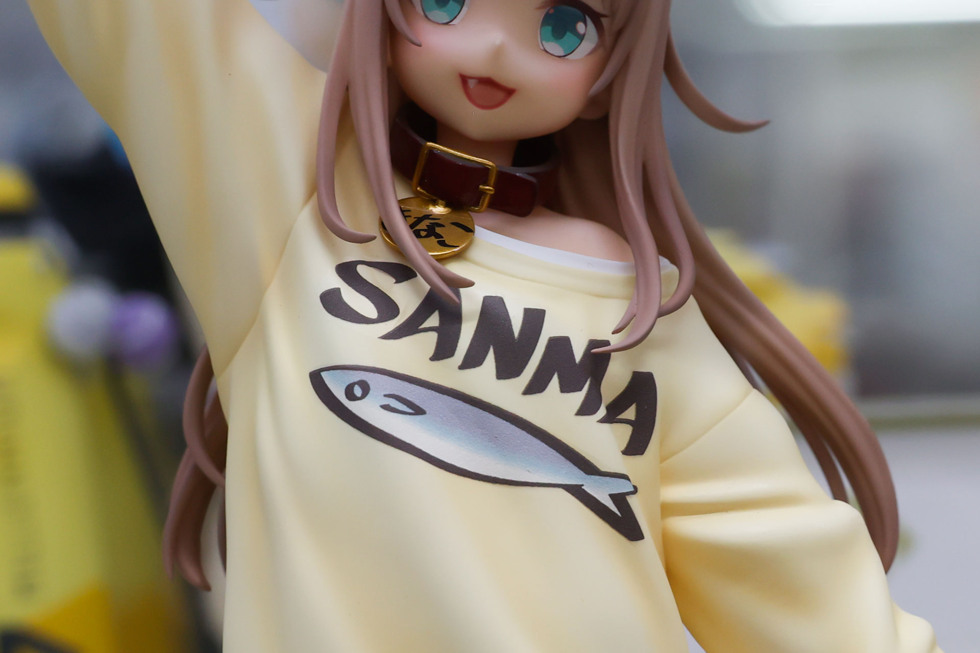 胸元にはサンマのイラストが描かれている