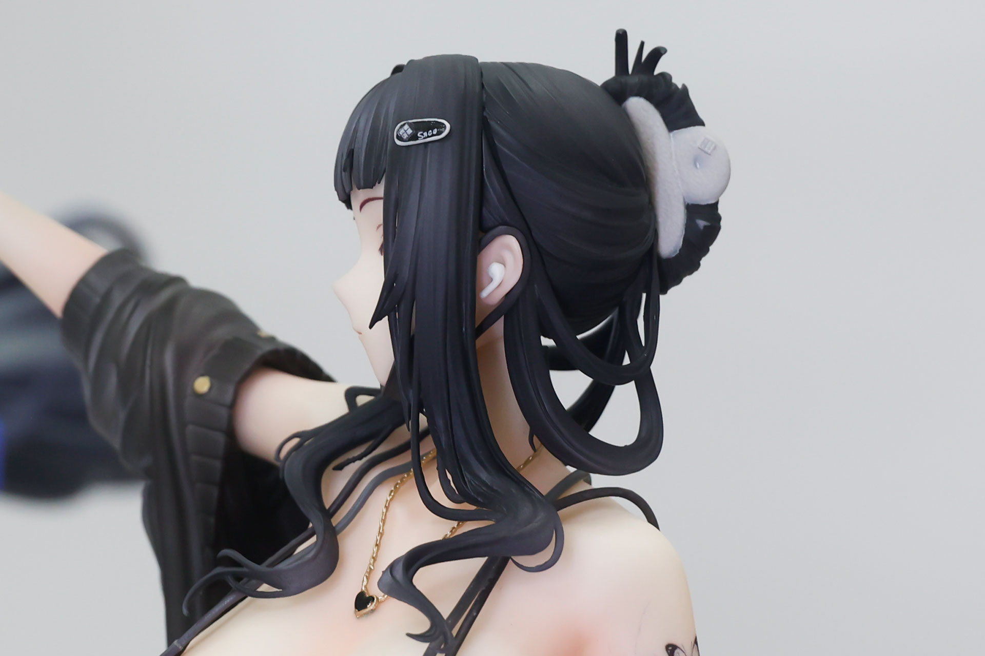 いろいろアクセサリー類が付けられている