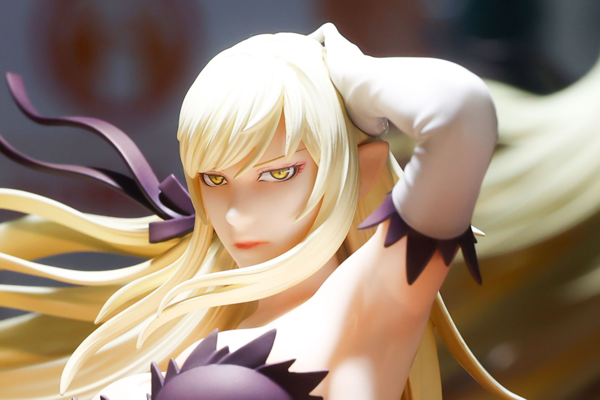 にらみつけているわけではないが、鋭い視線が突き刺さる！