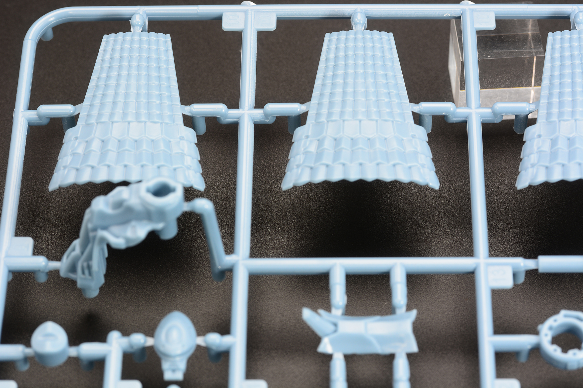 繊細なディテール表現。スミ入れすることでより際立たせることができる