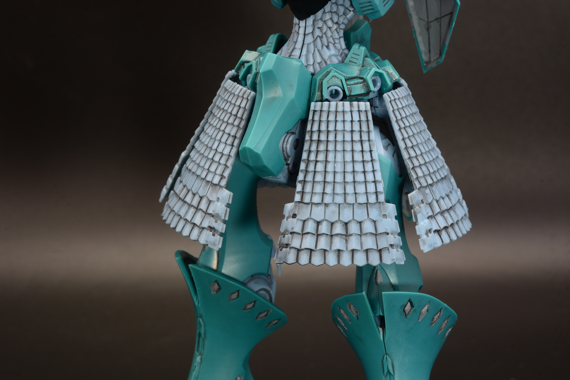 腰の内側装甲。鎖帷子のようなイメージもある