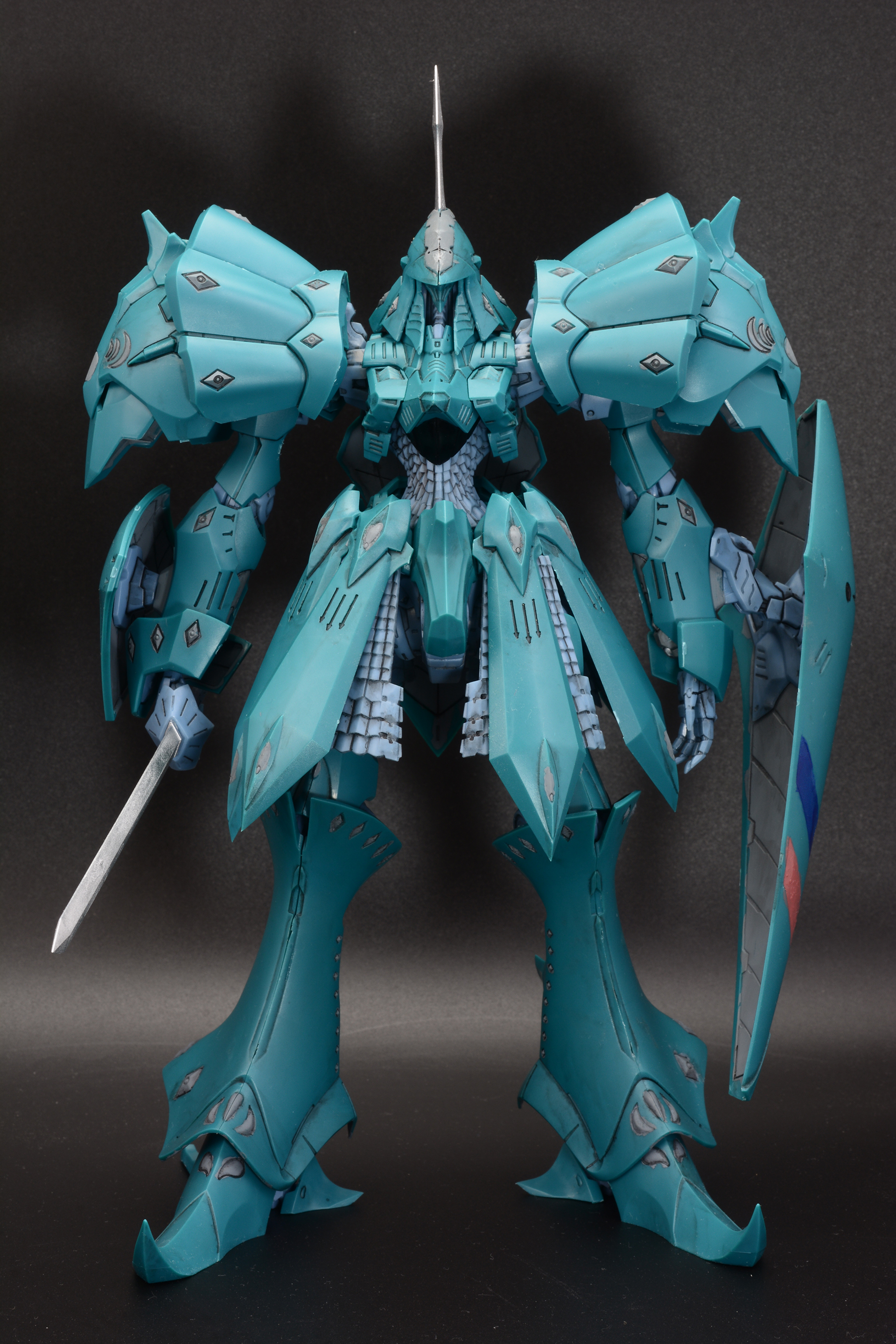 完成させるとかなり複雑そうに見えるが、部品の精度が高くしっかり組み合わさるのでプラモデルを組んだことがある人ならばストレスなく組み立てられる。何よりくみ上げたときの充足感が高く、いつまでも完成品を眺めたくなる