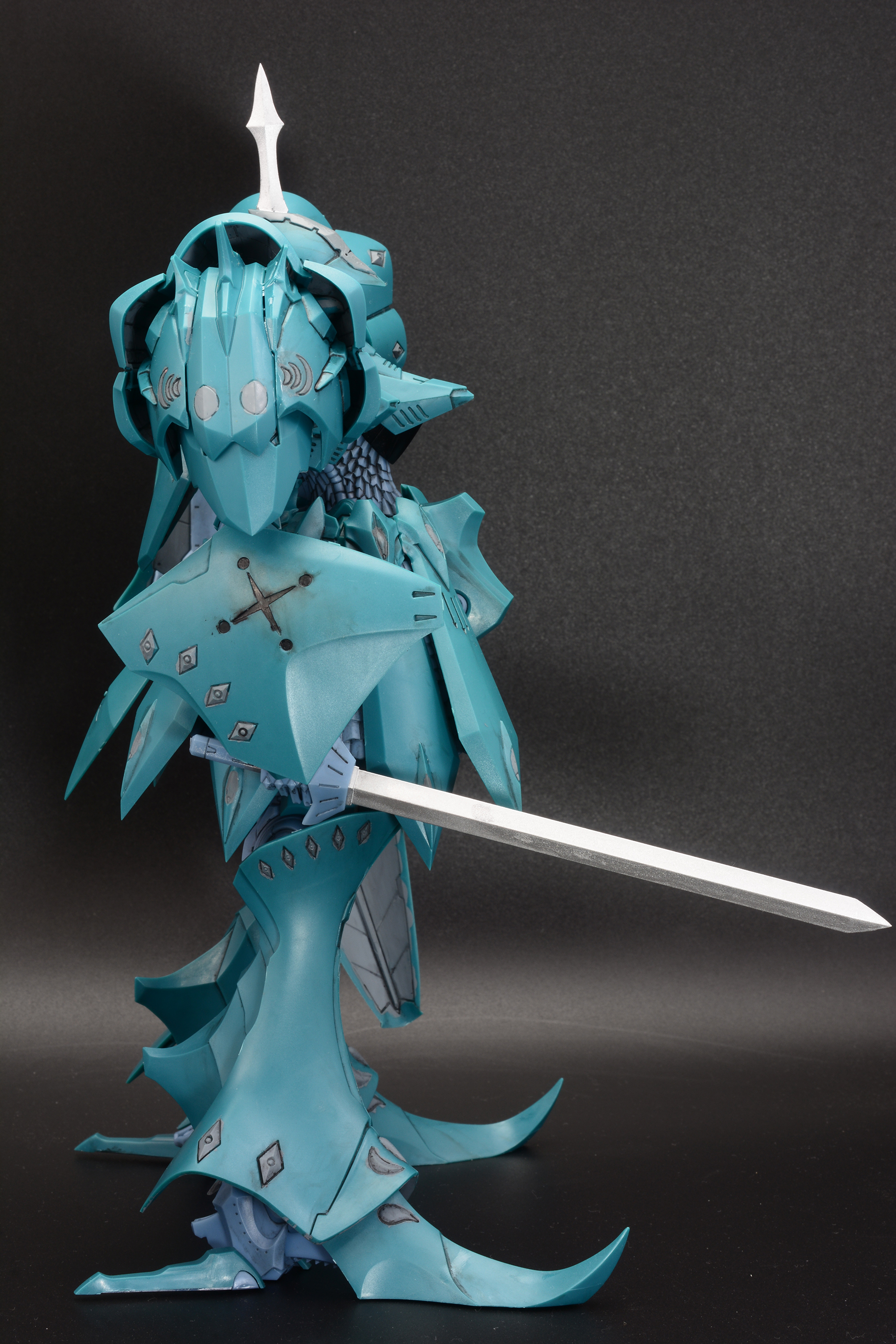 完成させるとかなり複雑そうに見えるが、部品の精度が高くしっかり組み合わさるのでプラモデルを組んだことがある人ならばストレスなく組み立てられる。何よりくみ上げたときの充足感が高く、いつまでも完成品を眺めたくなる