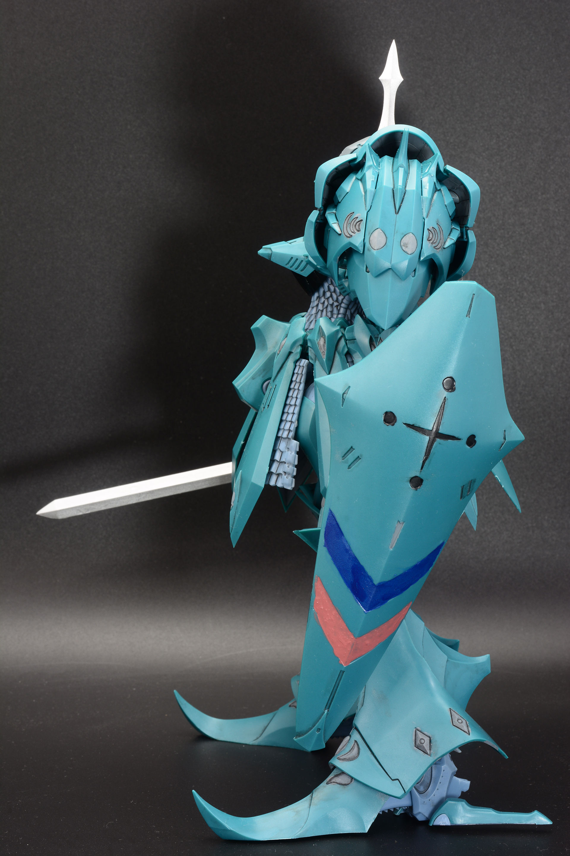 完成させるとかなり複雑そうに見えるが、部品の精度が高くしっかり組み合わさるのでプラモデルを組んだことがある人ならばストレスなく組み立てられる。何よりくみ上げたときの充足感が高く、いつまでも完成品を眺めたくなる